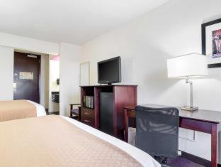 Holiday Inn & Suites Richmond West End Room photo